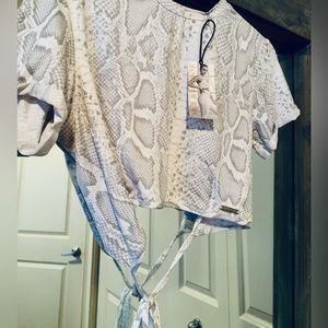 Sommer Ray Open Back Crop active top grey snake print tee shirt